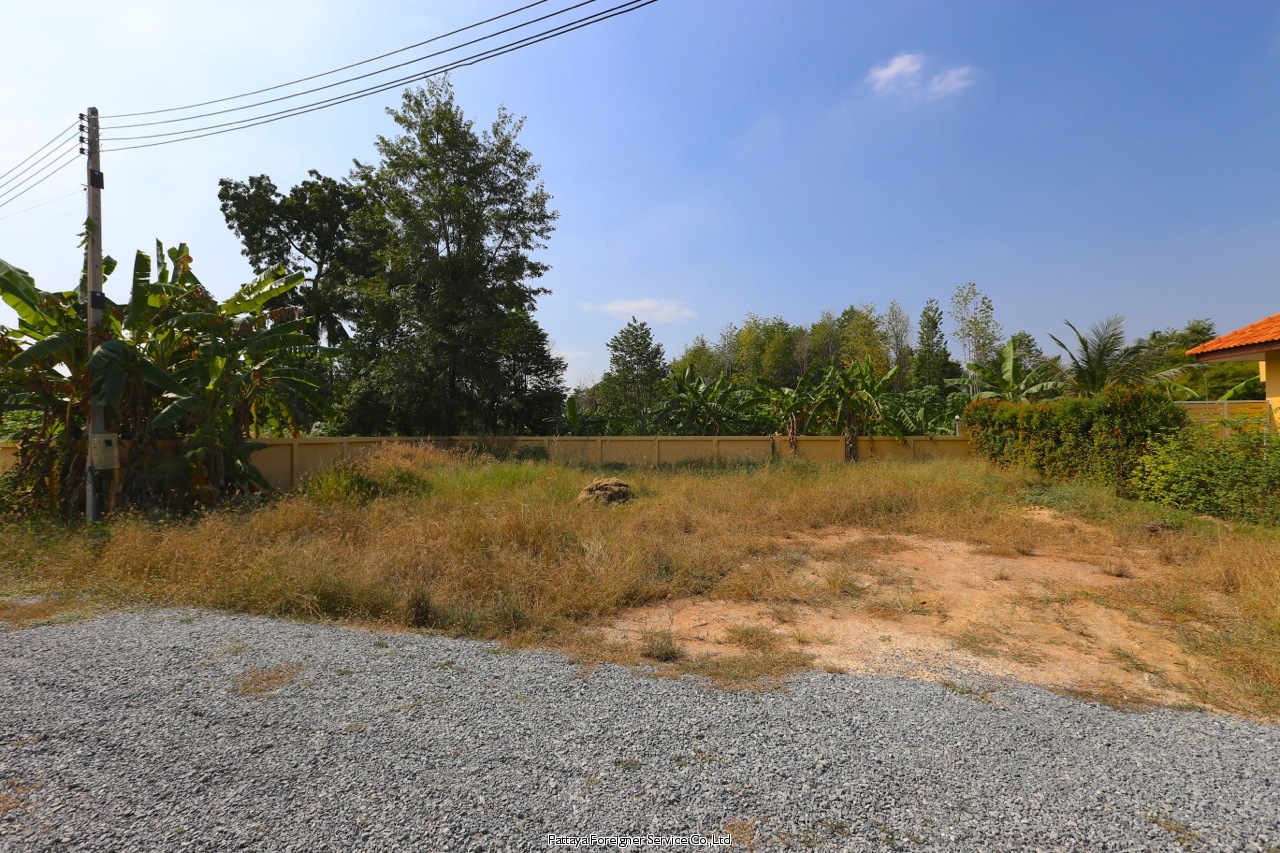 Land in a community with 4 houses Land  For sale in East Pattaya