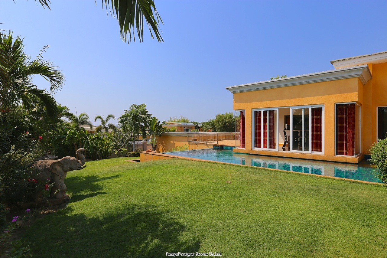 Large 4 bedroom villa with view for rent Houses  For rent in East Pattaya