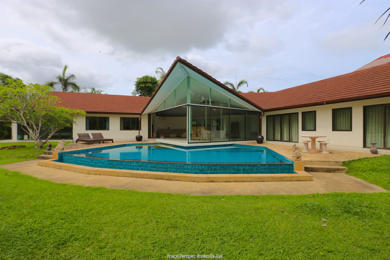 Breathtaking architecture adjacent to a small lake Houses  For sale in East Pattaya