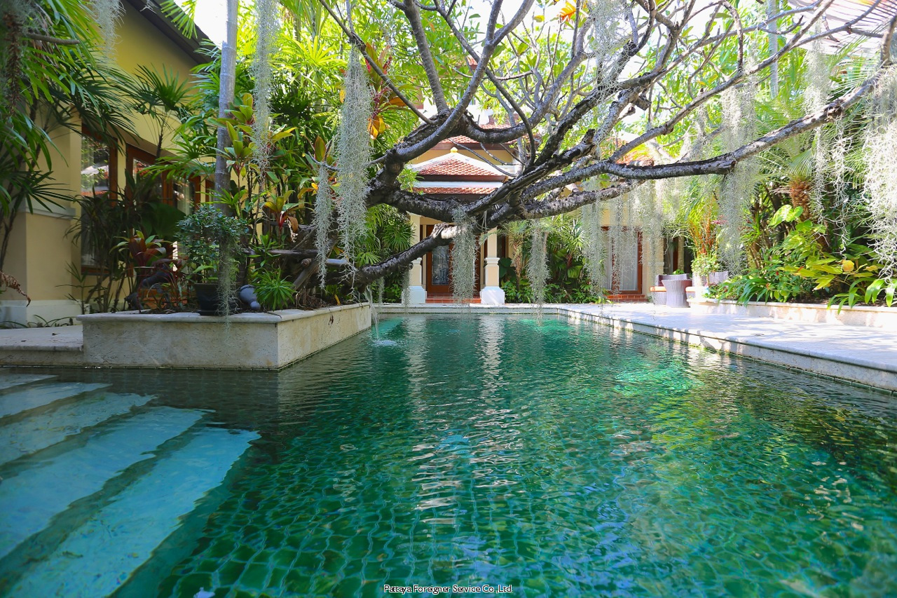 Beautiful Thai Bali Style Villa Houses  For sale in Na Jomtien