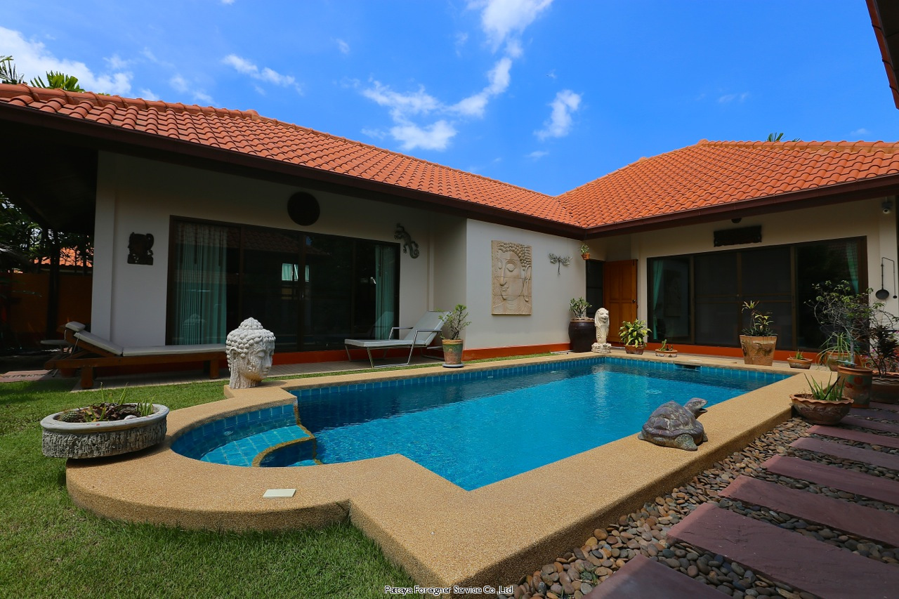 Pool Villa in a quiet good location Houses  For sale in East Pattaya