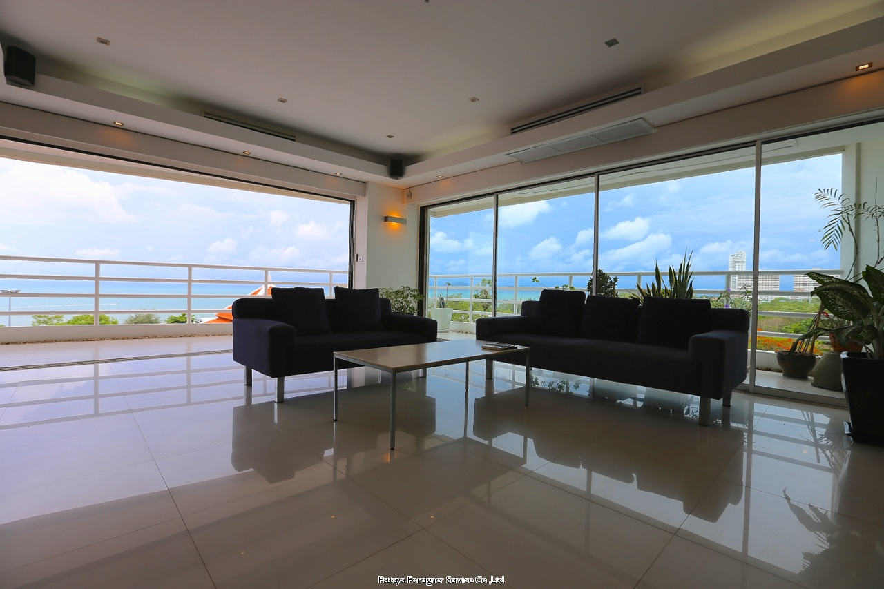 Modern Luxurious Condo on the beach of Jomtien / Dongtan Condos  For sale in Jomtien