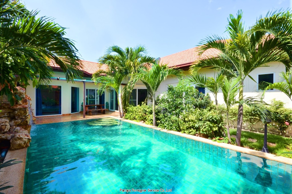 Rented Villa with beach Access as an Investment Houses  For sale in Pratamnak