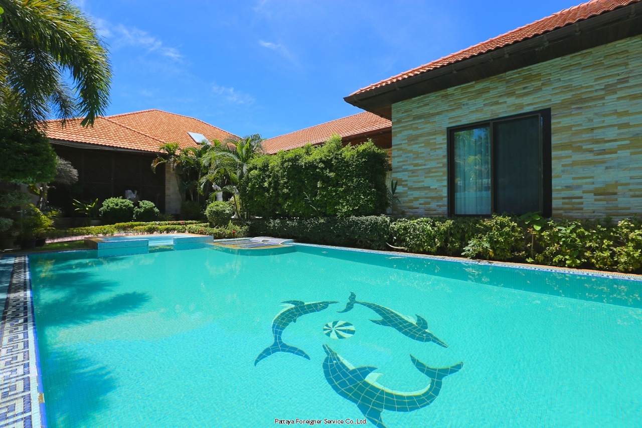 Pool Villa with direct beach Access Houses  For sale in Pratamnak