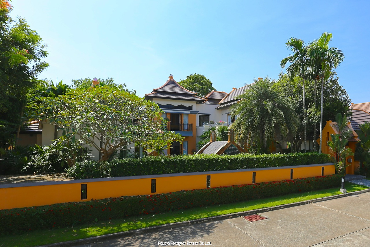 Thai Bali Resort with 11 bedrooms Houses  For sale in East Pattaya