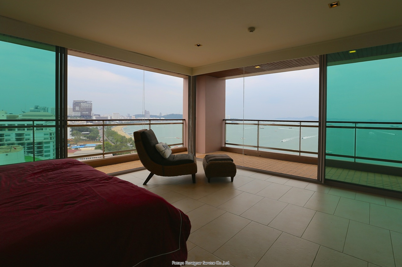 Large three bedroom condo on beach road Condos  For rent in Central Pattaya