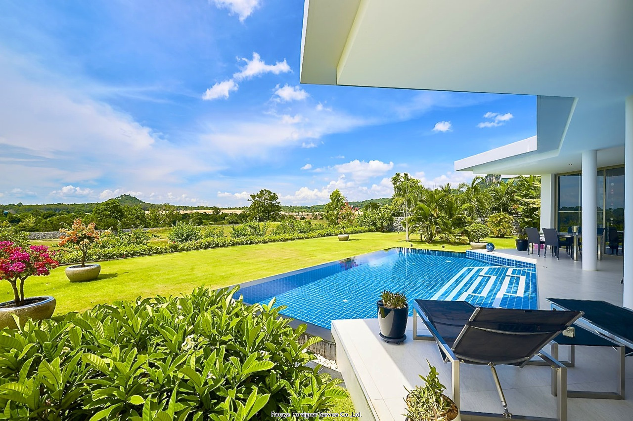 Luxurious designer villa in Silverlake Houses  For sale in Na Jomtien