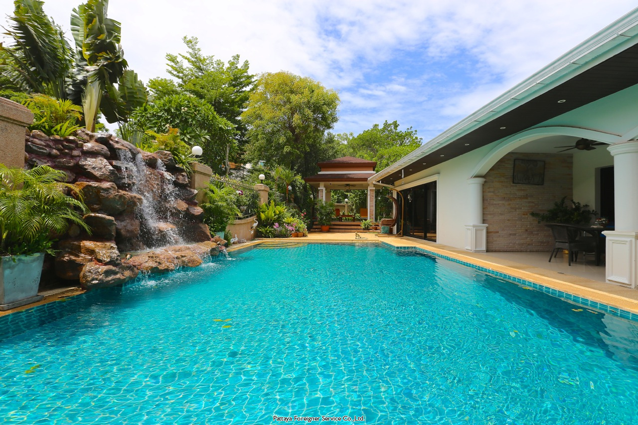 Spacious Pool Villa in quiet location in Jomtien Houses  For rent in Jomtien